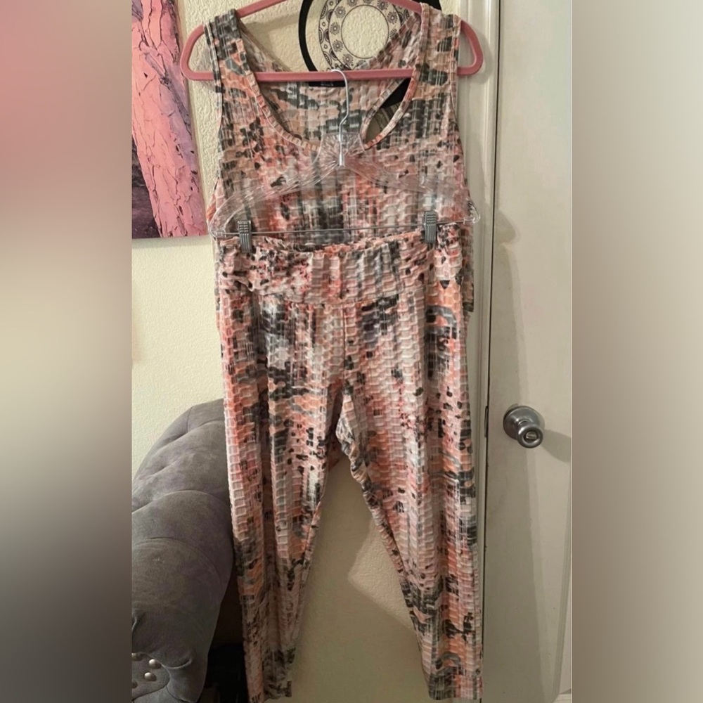 Plus Size 2 piece Women’s pink/gray work out set size 2X pre-owned